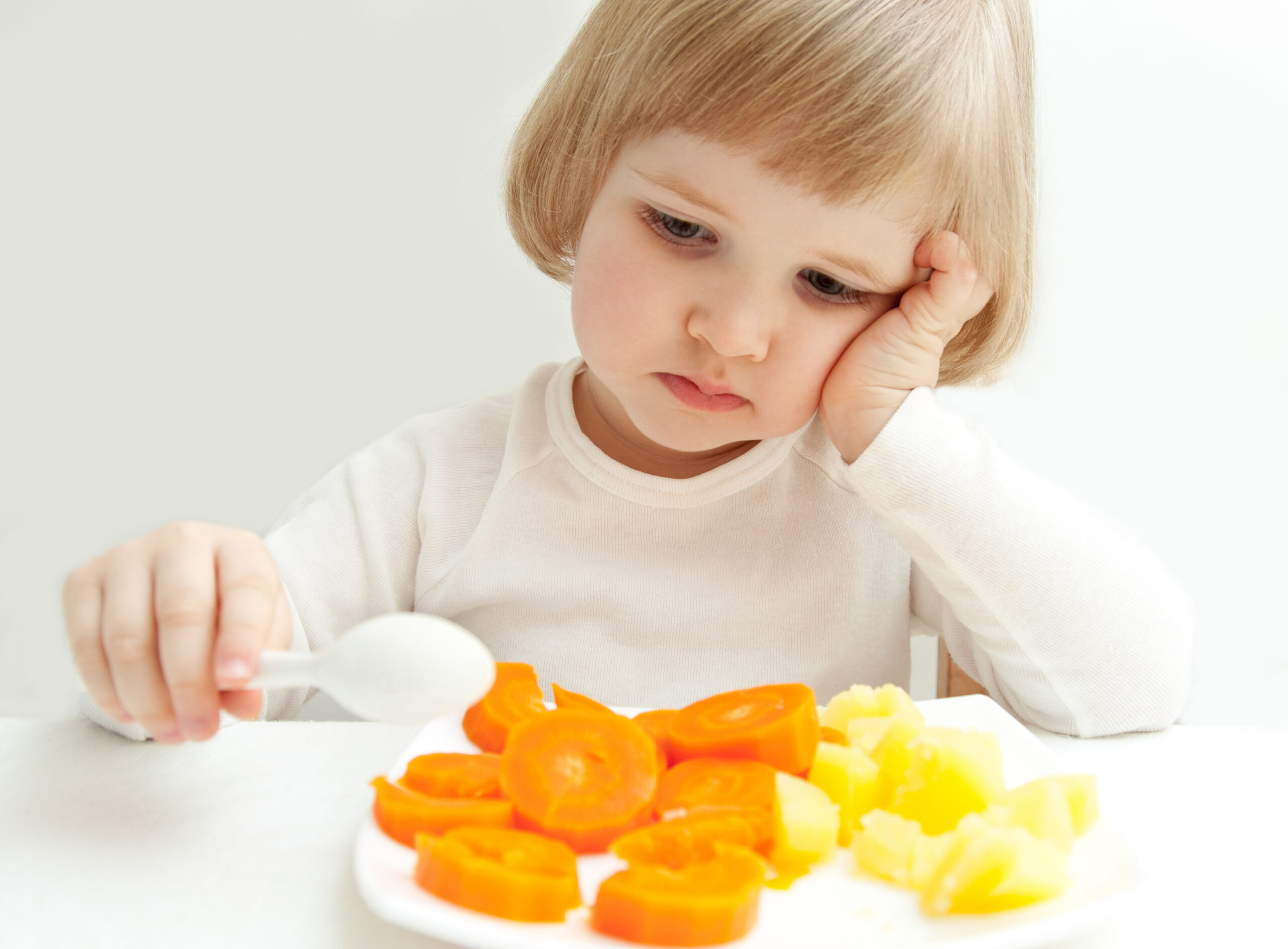 Heikle Esser, wenn Kind nicht essen will, Kind mag kein Gemüse, Streit beim Essen, Kind verweigert Essen