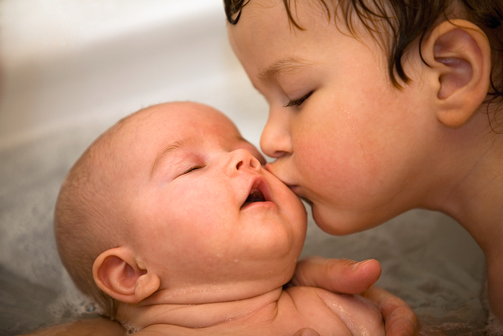 Sexualität in den ersten Lebensjahren - Baby & Kleinkind – Ratgeber mit  Tipps für Eltern von Kindern bis fünf Jahre